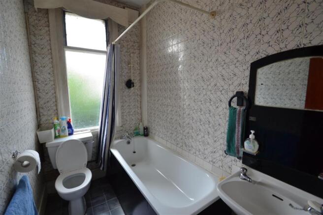 1/F Modern Bathroom