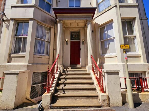 2 bed Flat for sale Image 8