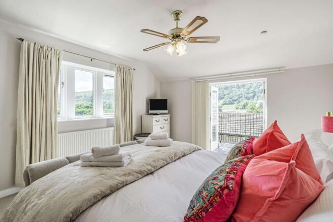 4 bed Detached for sale Image 12