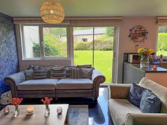 2 bed Apartment for sale Image 8