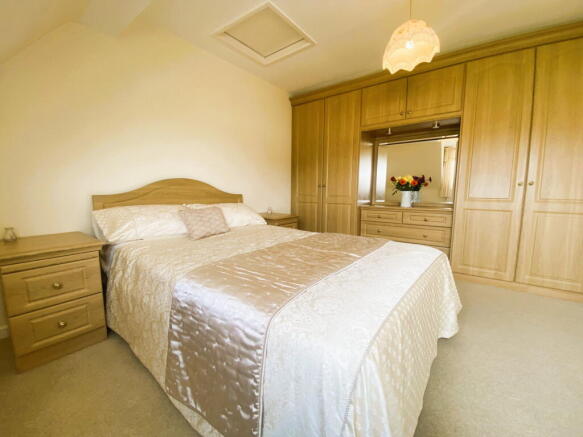 2 bed Semi-Detached Bungalow for sale Image 12