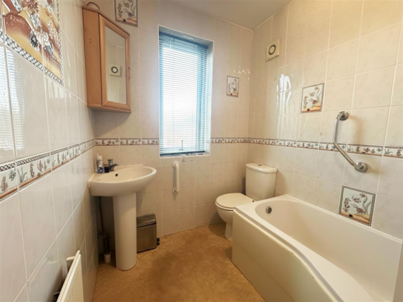3 bed Terraced for sale Image 8
