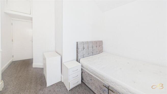 5 bed House to rent Image 6
