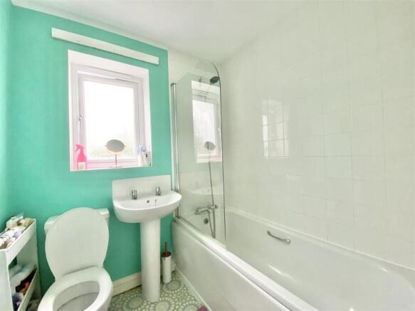 3 bed Semi-Detached for sale Image 12