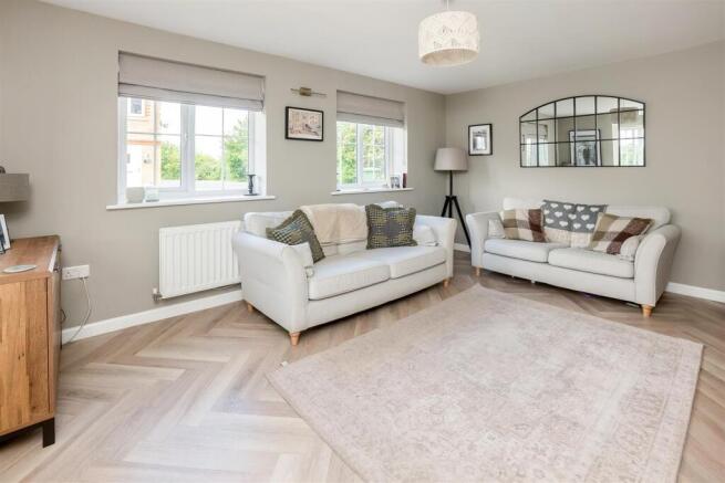 35 Hawthorn Close 2331-5.jpg
