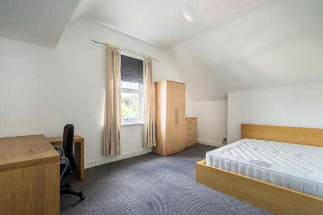 4 bed Flat to rent Image 5