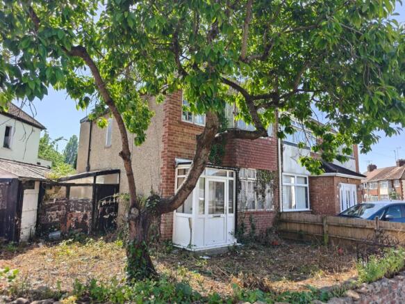3-bed semi-detached on West Street, Banbury, £200,000