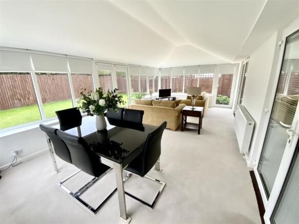 Large Family/ Dining Room