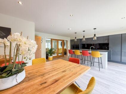 Deyne Brook Court, Netherthong, Holmfirth, HD9
