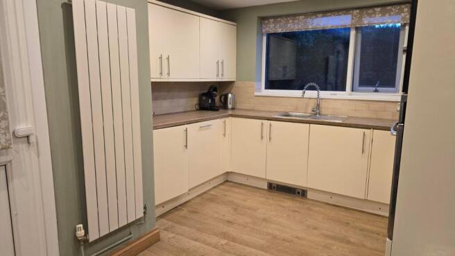 3 bed Semi-Detached for sale Image 6