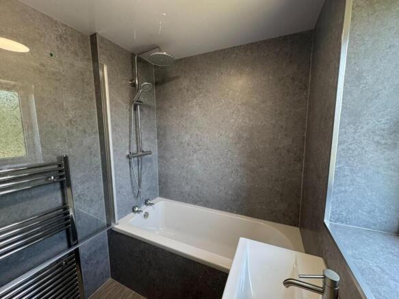 2 bed Semi-Detached to rent Image 9