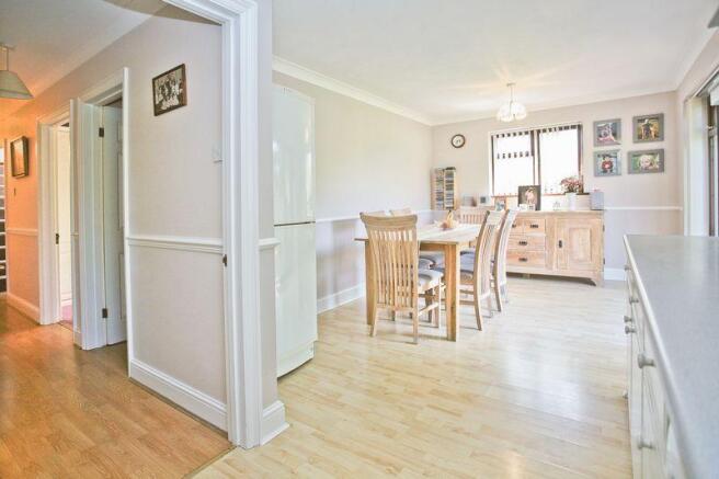 Kitchen/Dining...