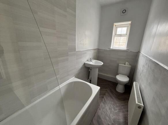 3 bed Terraced to rent Image 8