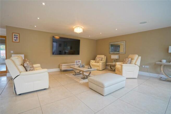 5 bed Detached for sale Image 10