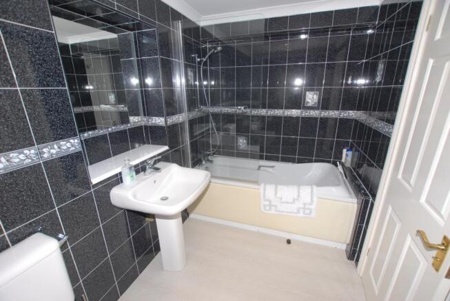 En-Suite Bathroom