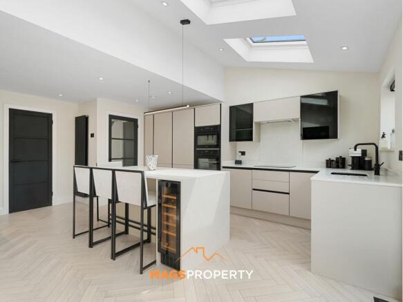 Eat-in Kitchen