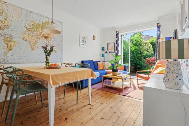 3 bed Semi-Detached for sale Image 3