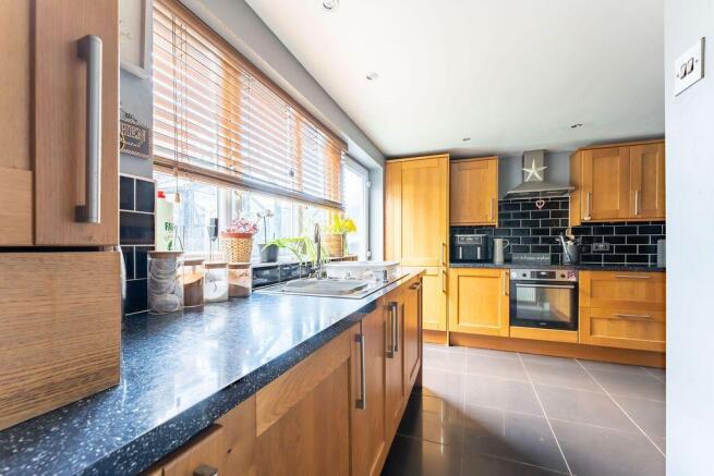 3 bed Semi-Detached for sale Image 9