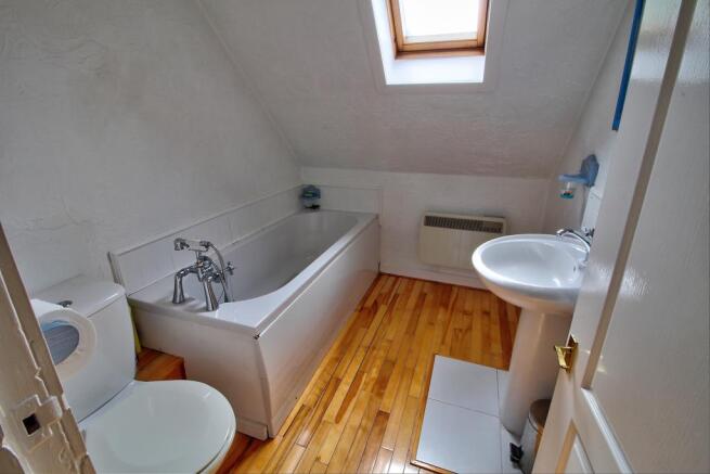 BATHROOM.JPG