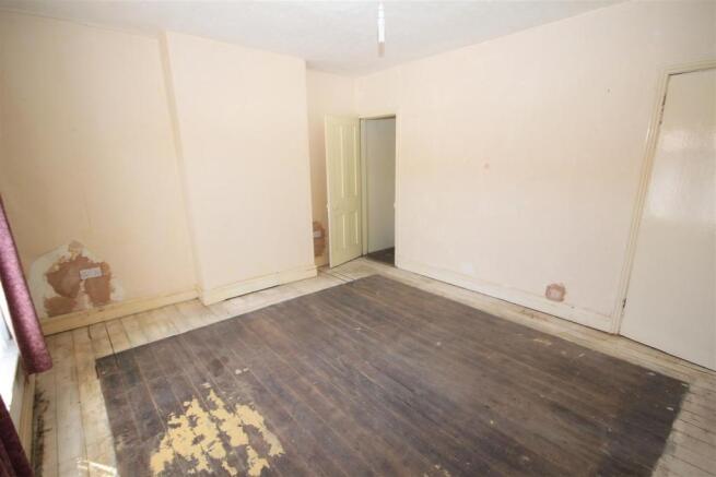 bedroom 1 .jpg