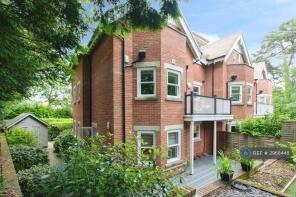 1, 16 Meyrick Hall, Meyrick Park Crescent, Bournemouth BH3 7AQ