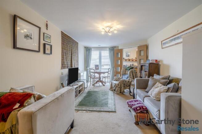 8696948-interior01.jpg