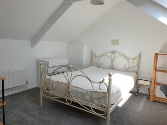 BED 5 ATTIC (1).jpg