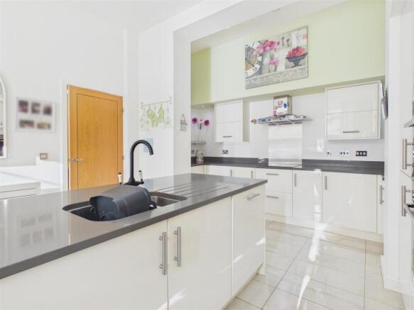 2 bed Apartment for sale Image 7