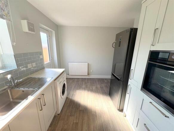 Kitchen e.jpg