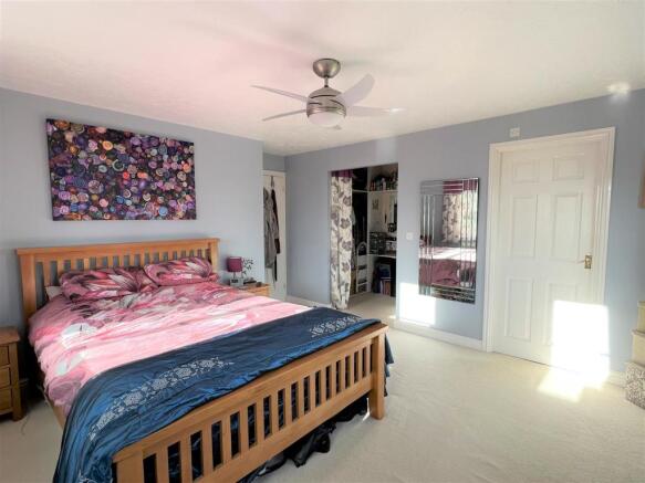 Principle Walk In Wardrobe Bedroom