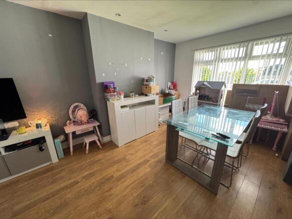DINNING ROOM .jpeg