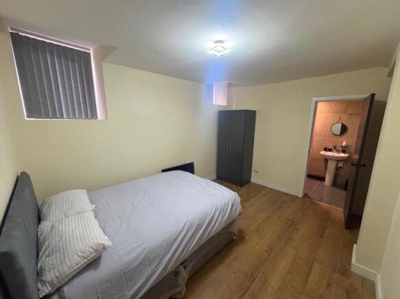 1 bed House of Multiple Occupation to rent Image 6