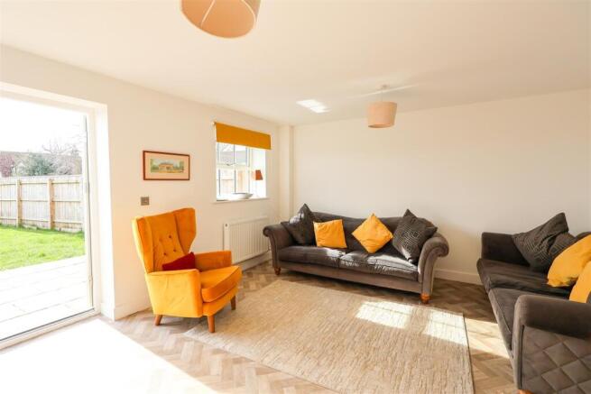 4 bed Semi-Detached for sale Image 6