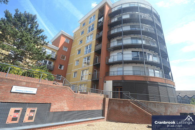 Well-Presented Two-Bedroom Apartment in Royal Cre