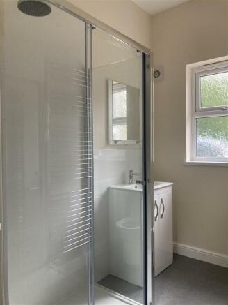 Bathroom (shower)