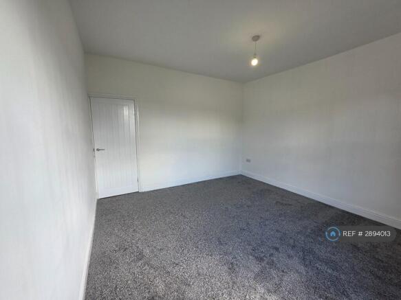 2 bed Terraced to rent Image 12