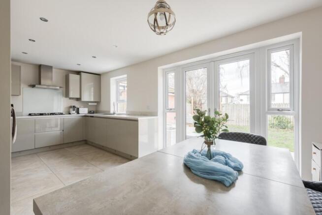 4 bed Detached for sale Image 12