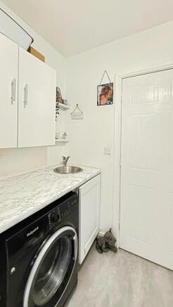4 bed Detached for sale Image 8