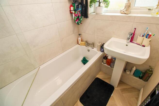 3 bed Semi-Detached for sale Image 6