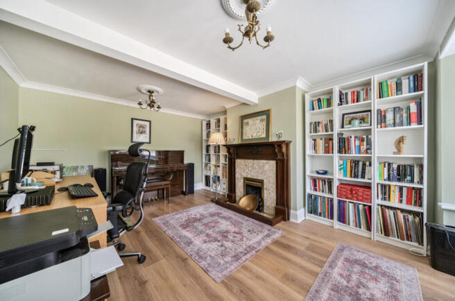 -68932fa4be5bd-l-1318151-10-6892317b9ee00