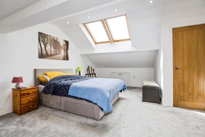 3 bed Terraced for sale Image 9