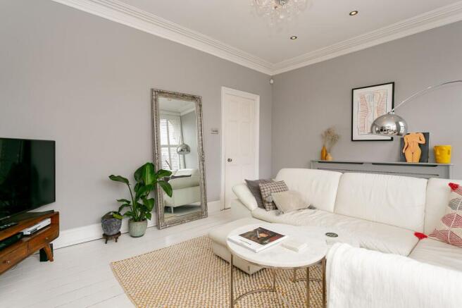2 bed Apartment to rent Image 4