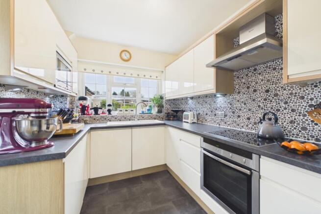 CAM02294G0-PR0133-STILL017