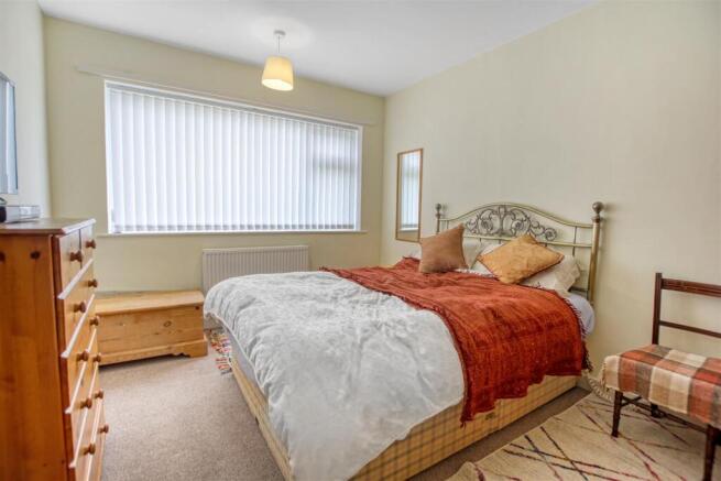 3 bed Detached Bungalow for sale Image 9