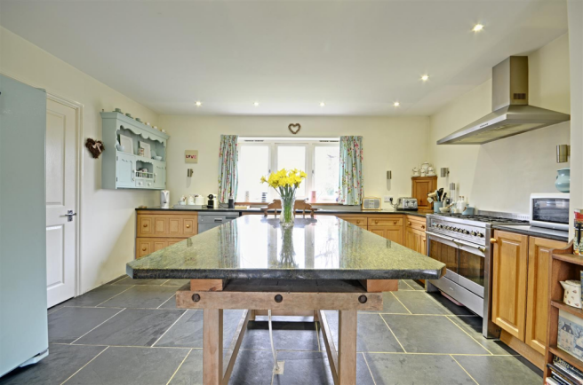 Kitchen/ Breakfast Room