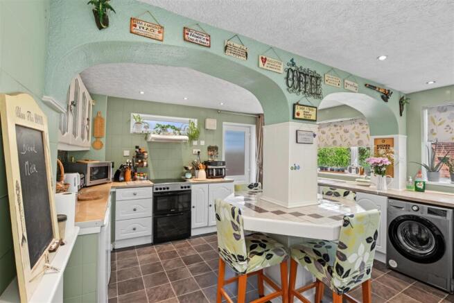Kitchen_1.jpeg