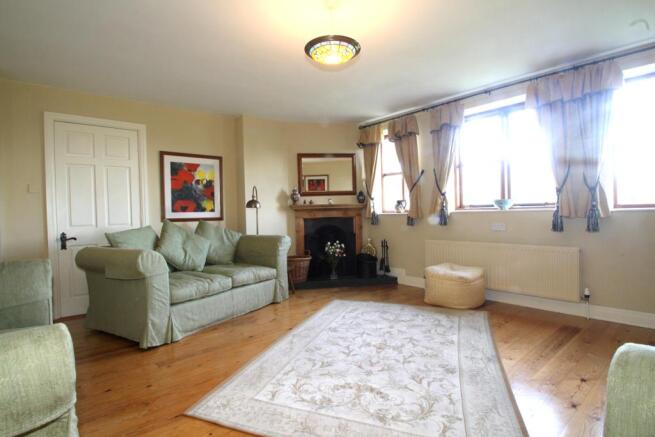 Sitting room photo 1