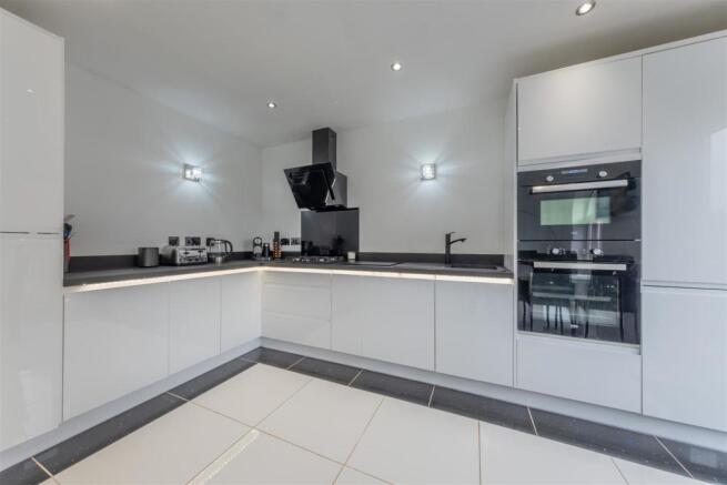 22 Huntsfield Road-012.JPG
