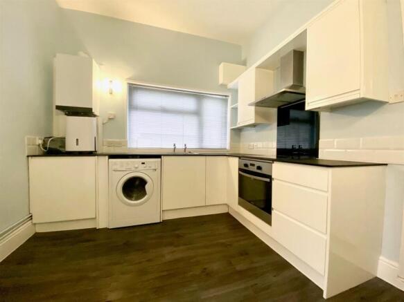 Kitchen 2.jpg