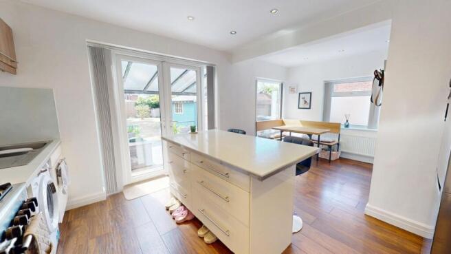 3 bed Semi-Detached for sale Image 6